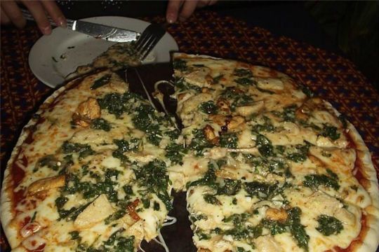 Tres detenidos en una pizzería de Lanús: Pedían una "Dolores Fonzi" y les llevaban marihuana