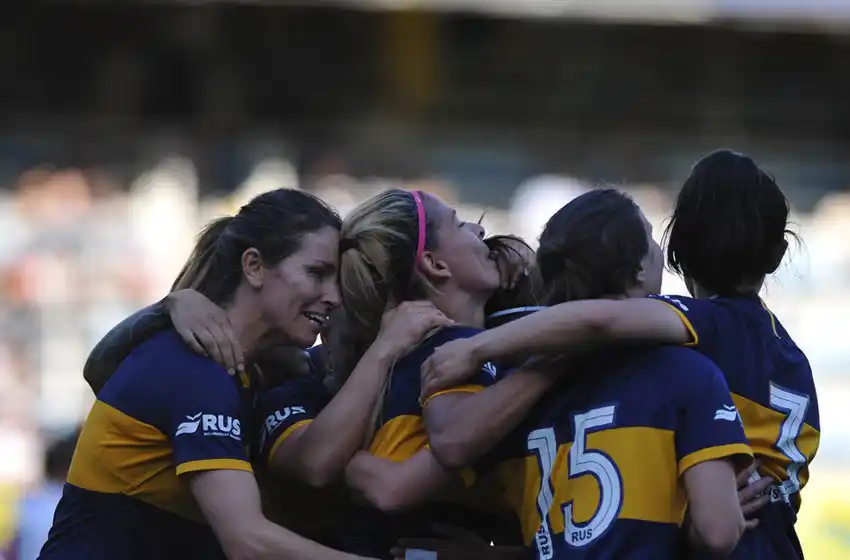 Boca vapuleó a River en el primer Superclásico profesional