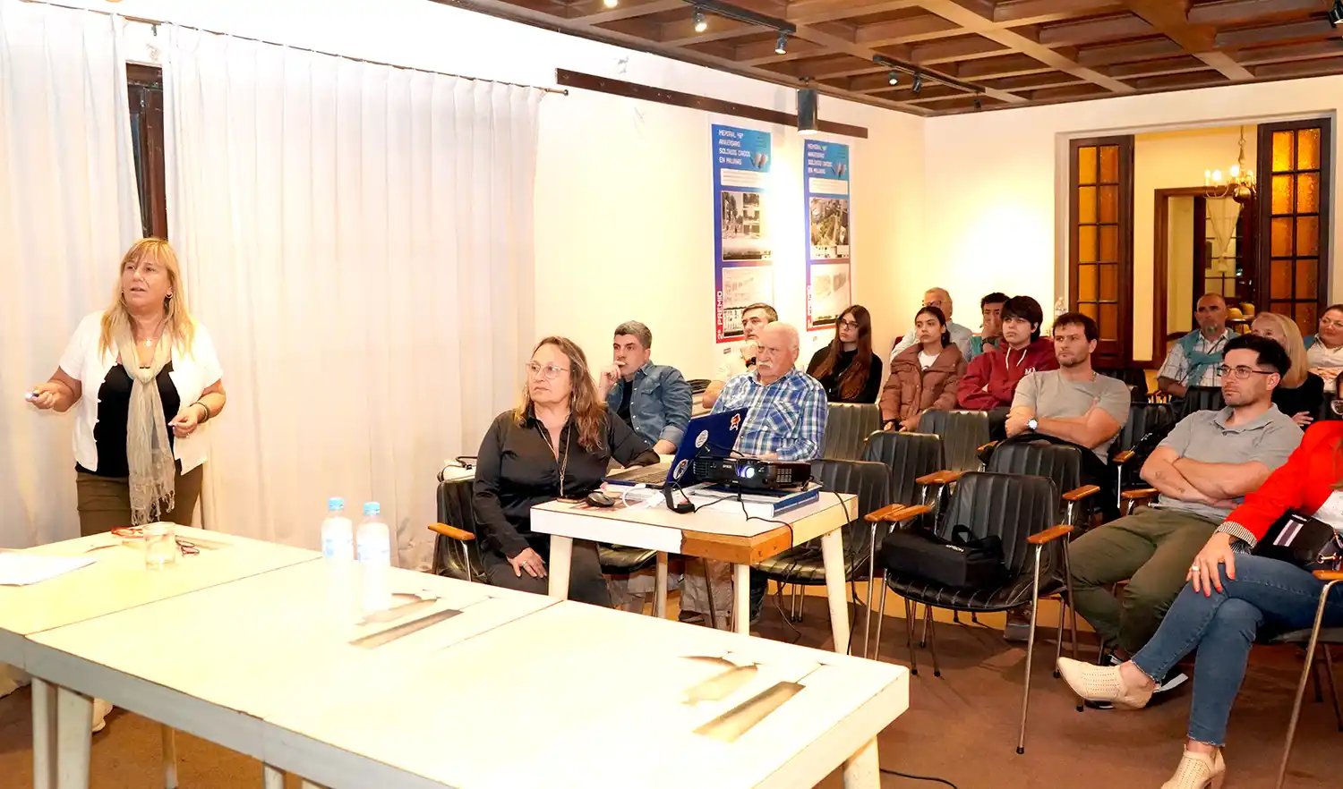 Espacios públicos. La charla se realizó en la sede del Colegio de Arquitectos