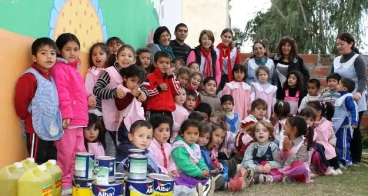 Uatre y el Partido Fe continúan colaborando con los establecimientos educativos