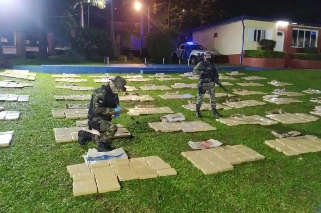 Secuestran más de una tonelada de marihuana y detienen a 5 narcos