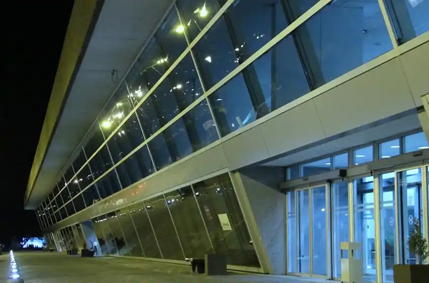 Trabajadores del Aeropuerto de Fisherton piden vacunación contra el coronavirus: «No hay recomendaciones»