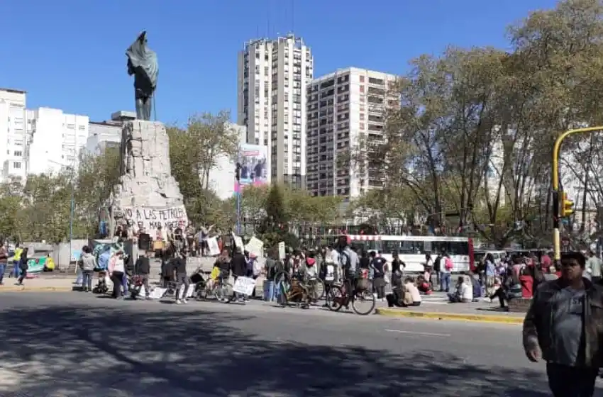 "Estos proyectos provocan un daño irreparable en el ecosistema marino y en las actividades económicas y socio-culturales"