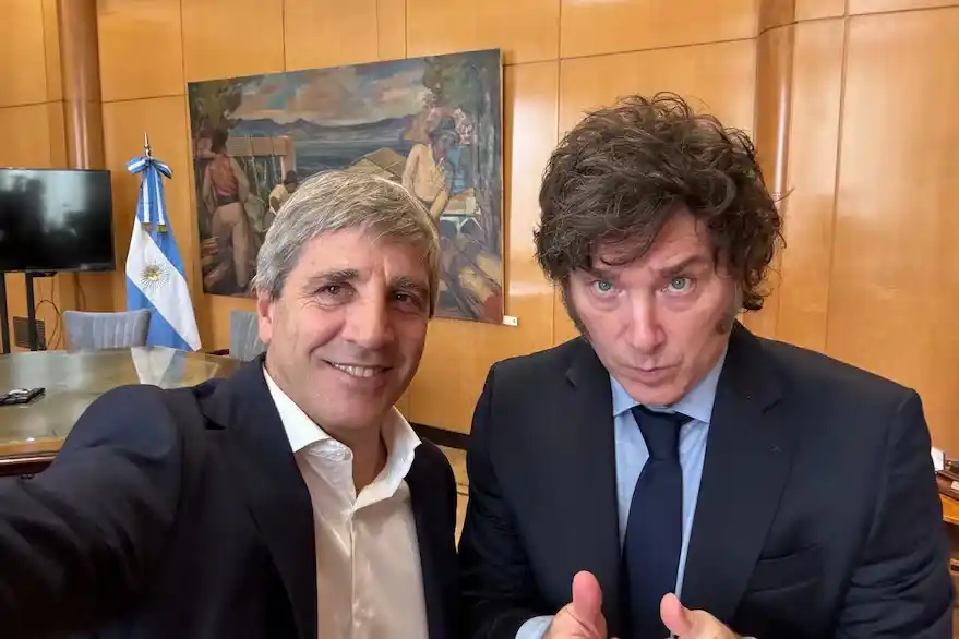 Caputo y Milei se enfrentan a las tensiones de la economía tras la derrota en provincia de Buenos Aires.