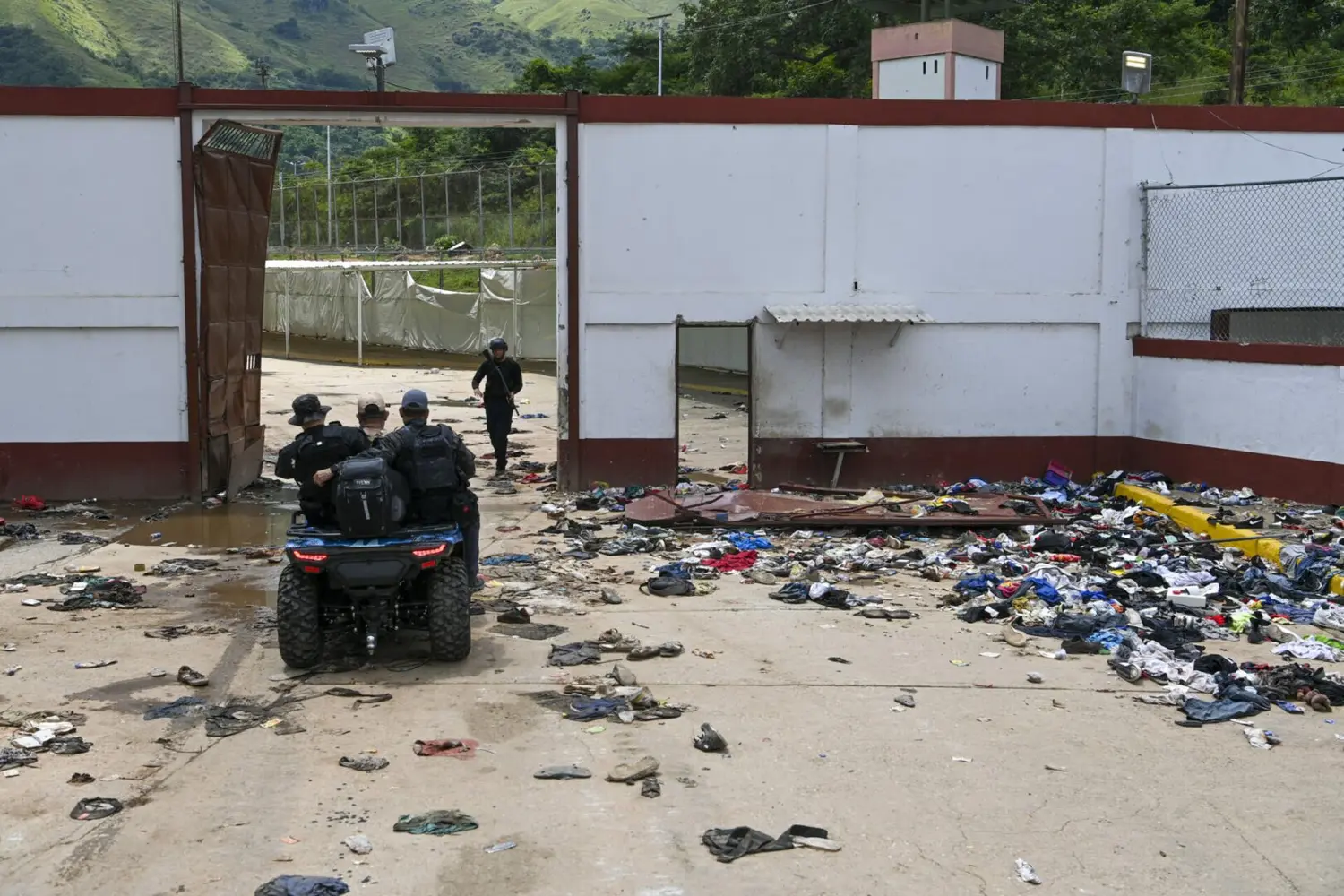“La vida era más segura allí que en la calle”: relata la esposa de un preso de Tocorón