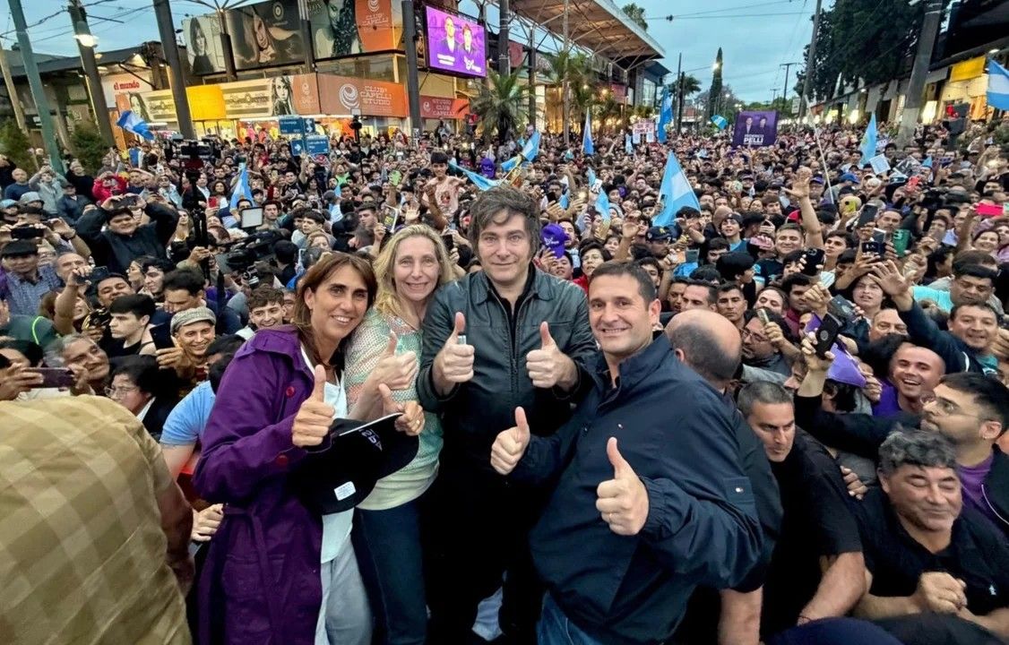 Milei protagonizó una nutrida caravana por las calles de Córdoba capital.