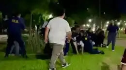Escándalo en un baile en un club: un joven golpeó e hirió a una policía