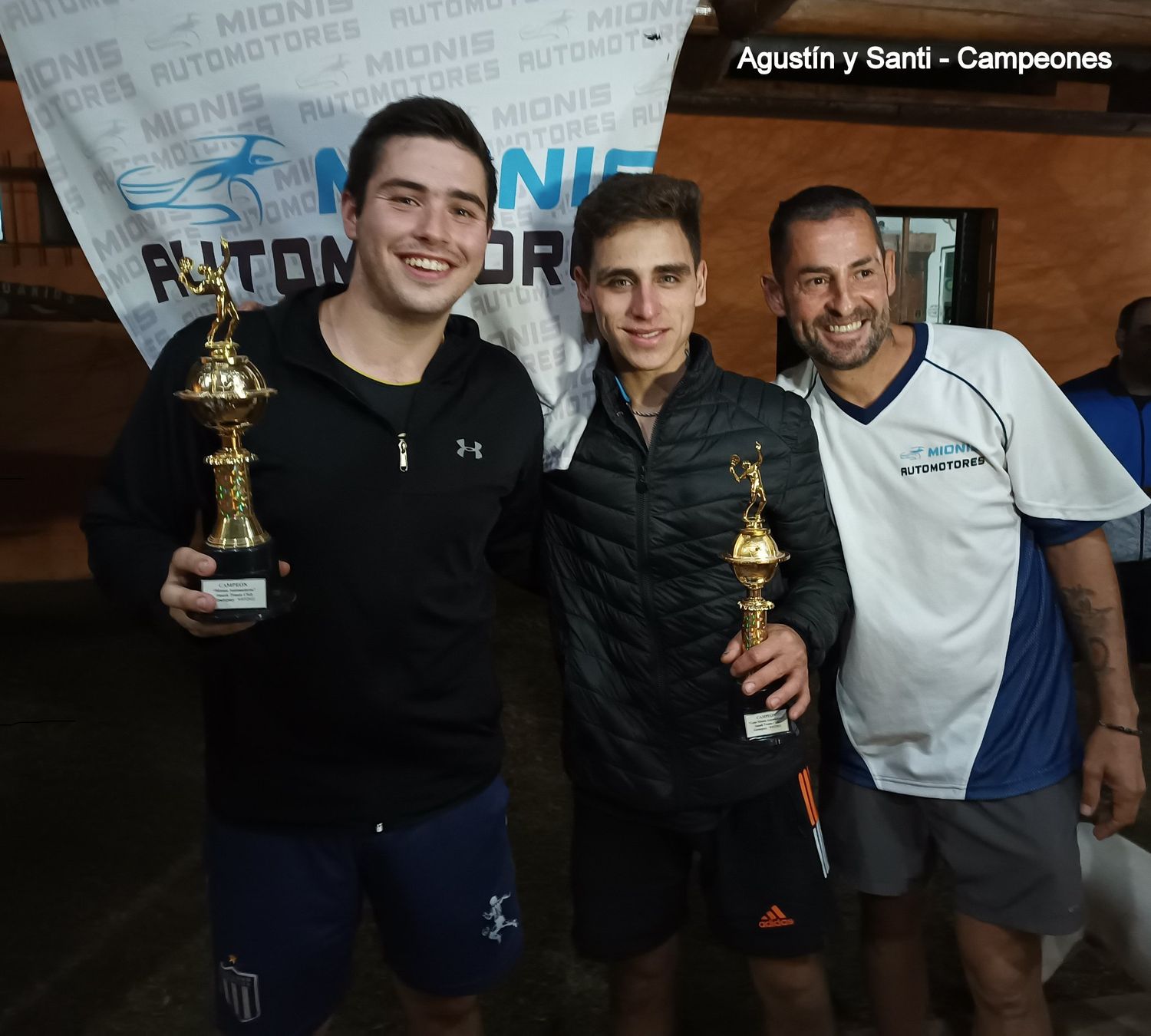 En Smash Tennis Club, la actividad del tenis criollo tiene un gran auge en donde se dan cita la mayoría de los exponentes de este deporte de nuestra ciudad.