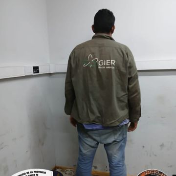 Zona norte: fueron detenidos mientras desarmaban un auto robado en su patio