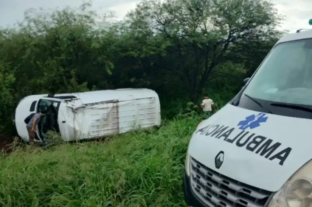 El conductor presentaba algunos golpes que no revestían gravedad.