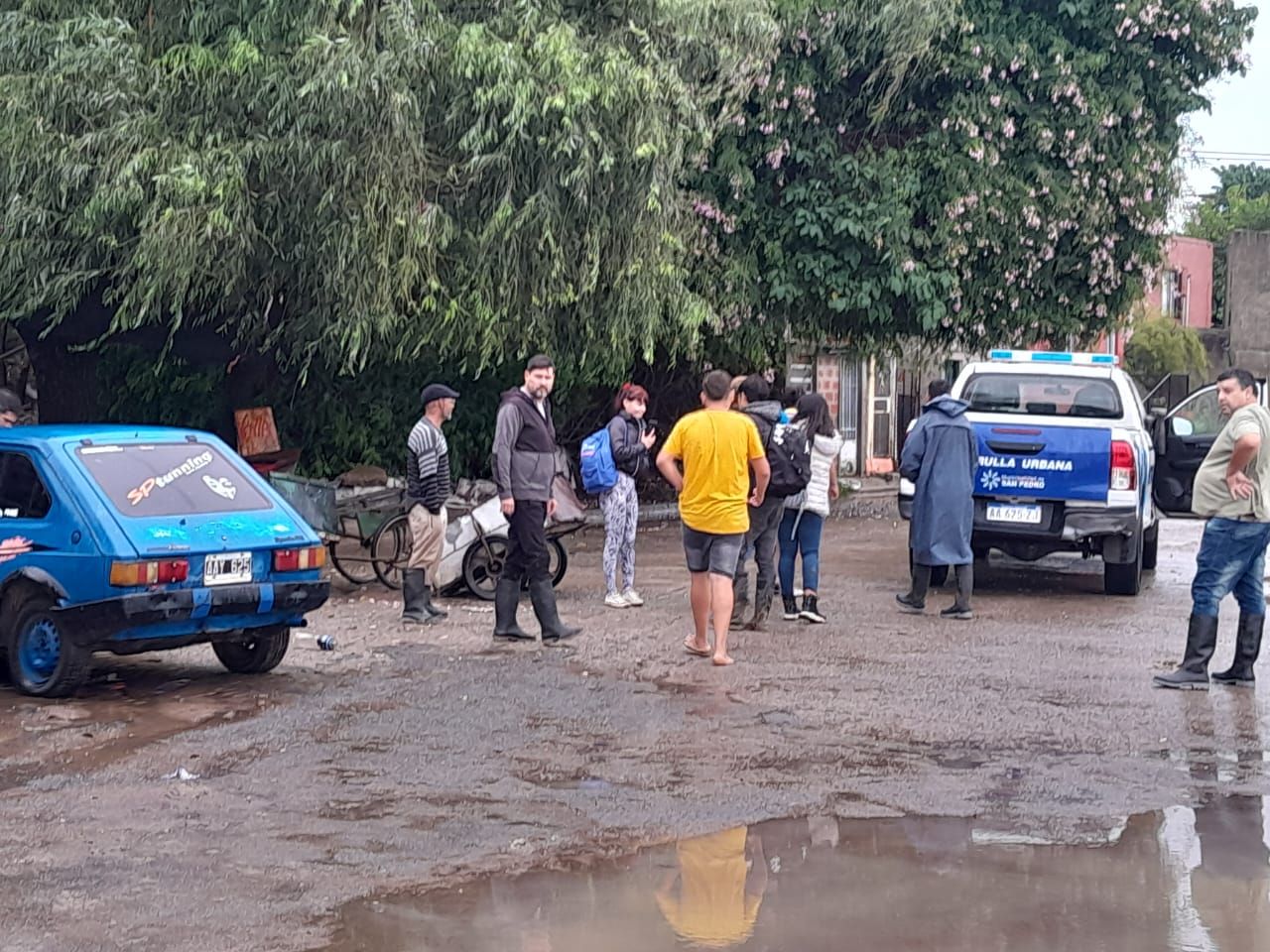 Personal de Defensa Civil, Desarrollo de la Comunidad y Obras Públicas trabajaba en diversos puntos de la ciudad.