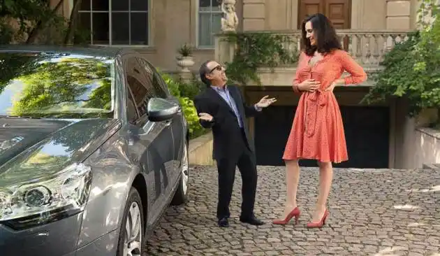 Guillermo Francella enano en "Corazón de león"