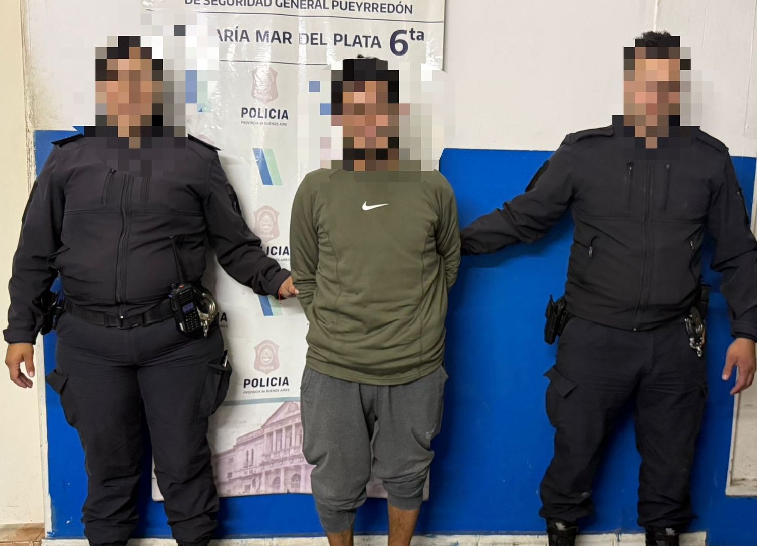 El sujeto robó una moto y un celular usando un arma de utilería.