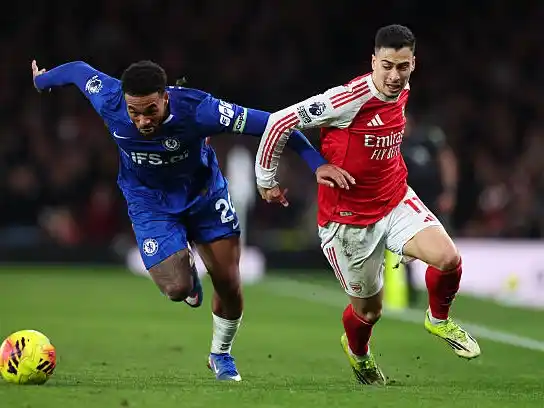 Arsenal sigue firme en la punta.