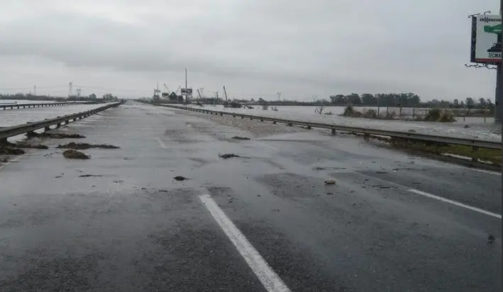 Temporal: Cortes en Ruta 9 por la crecida de los ríos Arrecifes y Areco y temen por un puente