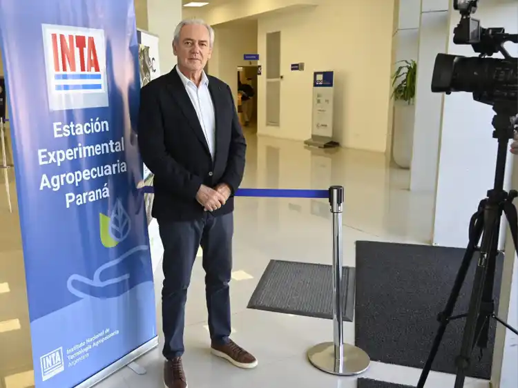 Atilio Benedetti asumió como representante de Entre Ríos en la Región Centro