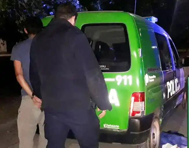Un joven apuñaló a otro en el pecho en una pelea callejera