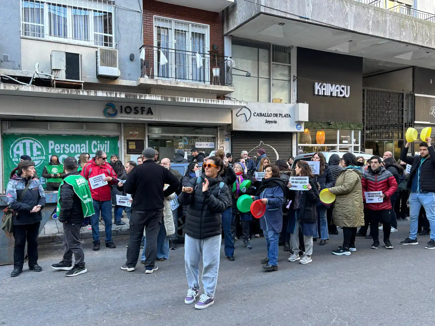 “La salud no se negocia. La salud no espera”, indicaron en un comunicado.