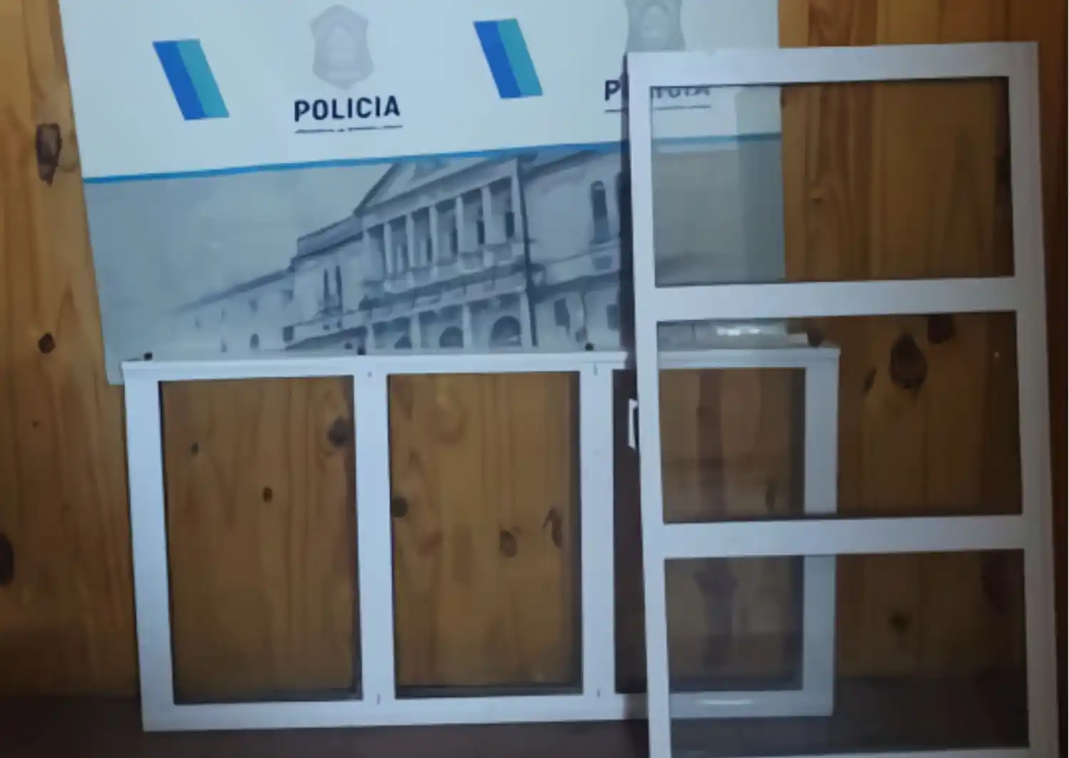 Las ventanas fueron secuestradas y posteriormente devueltas a su propietaria.