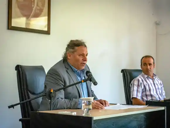 Grave: Un vecino denunció al intendente de Lavalle por golpearlo en la puerta de la casa de sus hijos