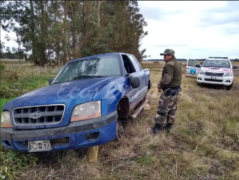 Hallaron desmantelada una camioneta robada