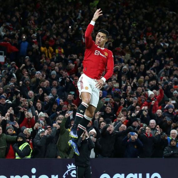 Cristiano superó los 800 goles en el triunfo del United