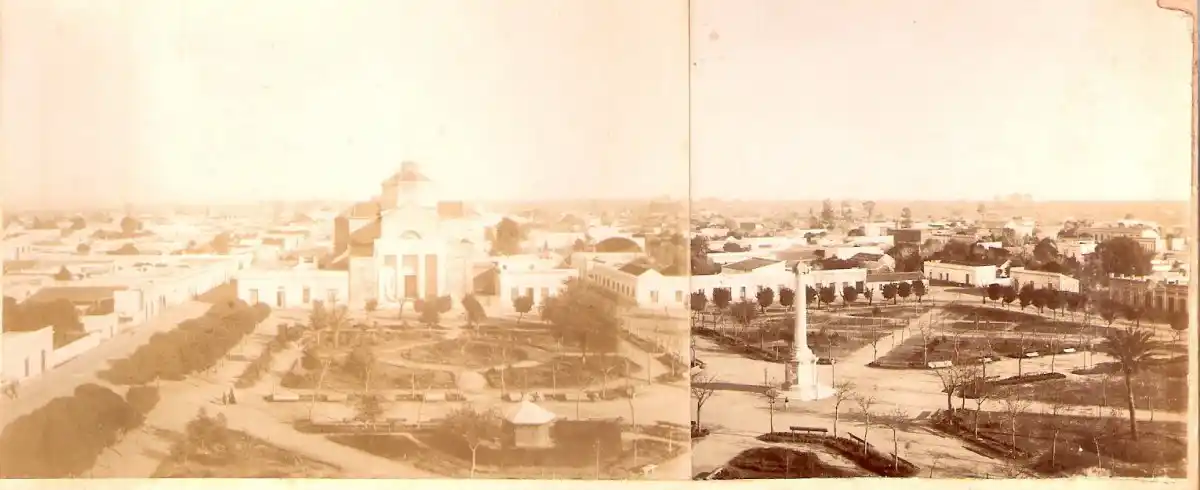 Vista aérea de la Plaza San Martín cuando se llamaba Plaza Independencia: se ve la columna que estaba antes del monumento al Gran Libertador (Crédito: Archivo Historico Municipal)