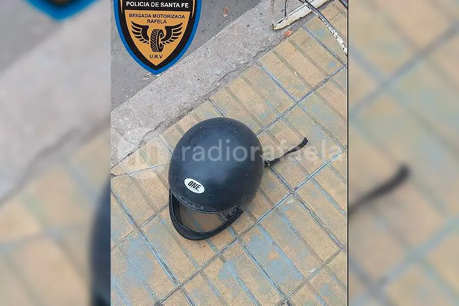 Lo vieron con una bici al hombro y un casco que descartó en plena huida: intervino la Policía