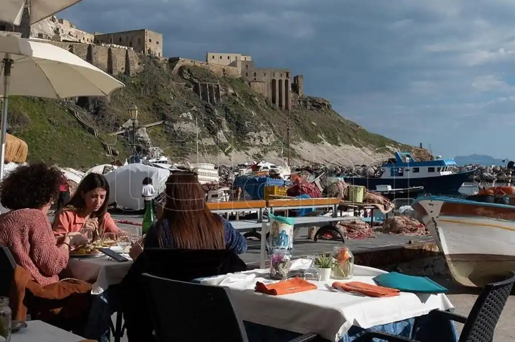 Italia: la edad media de los nuevos casos está debajo de los 30 años