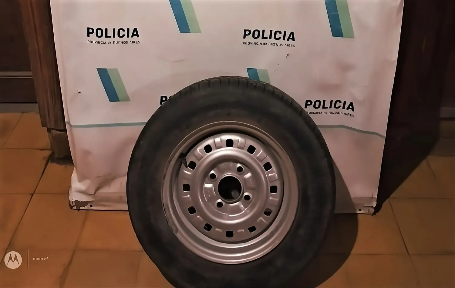 Dos detenidos tras robar la rueda de auxilio de un auto en el centro