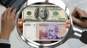 Cotización del dólar: Bajó el oficial y blue estable