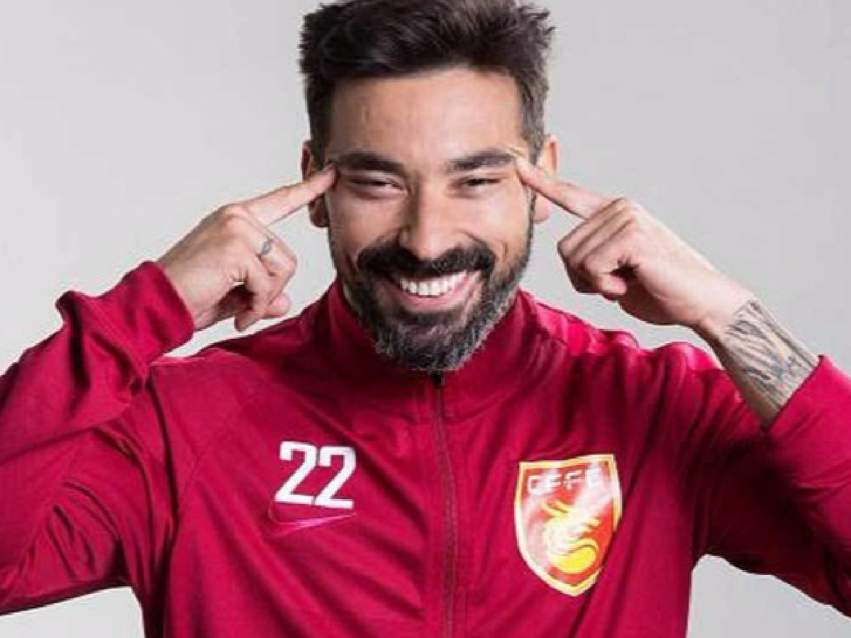 En China acusan a Lavezzi de racista por una polémica foto