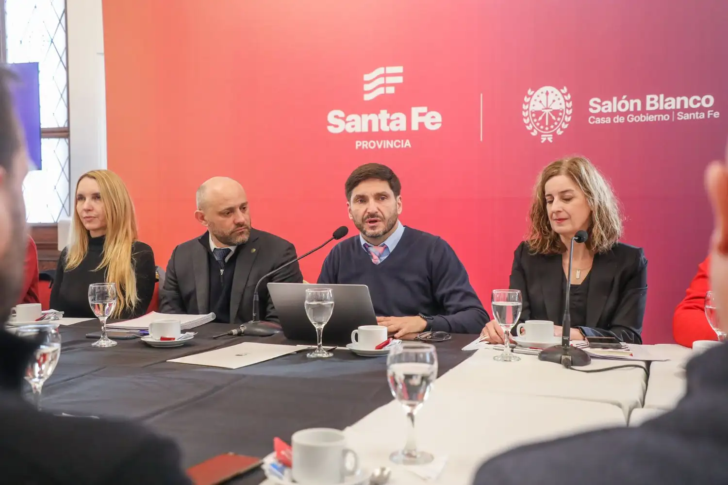 El encuentro se llevó a cabo en el Salón Blanco de Casa de Gobierno.
