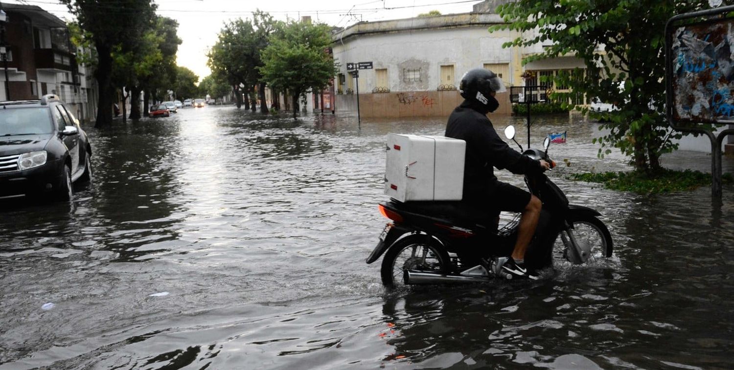 "Para la primavera y el verano las lluvias tienden a ser superiores a lo normal, y aumenta la chance de tener eventos más severos y podemos tener alguna inundación", indicó José Luis Stella, especialista en climatología. Crédito:Luis Cetraro