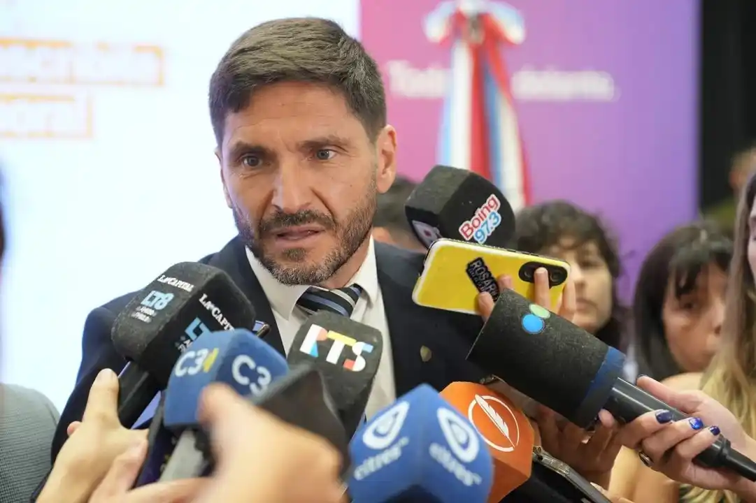 El mandatario santafesino reconoció el reclamo de los policías y anunció aumentos de salarios.