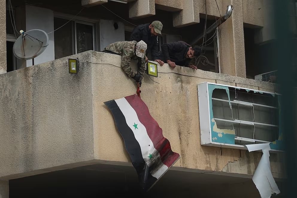La Cancillería emitió un comunicado en el que recomienda también evitar evitar viajar a ese país, convulsionado por la caída del régimen de Al Assad.