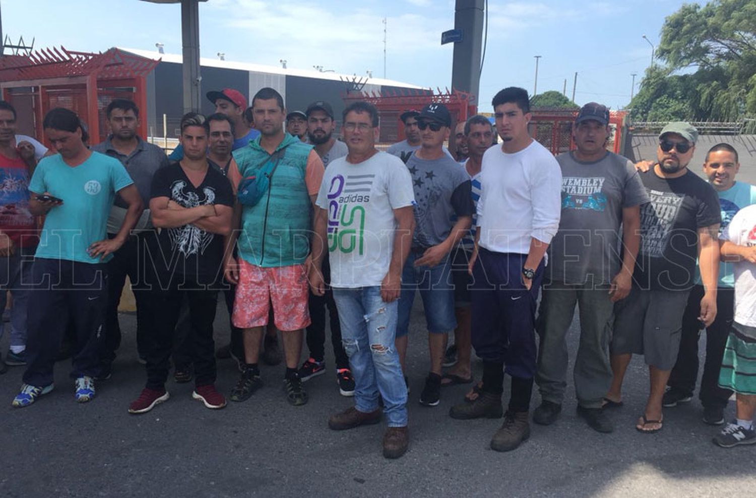 Estibadores bloquean los accesos a las terminales 2 y 3 del Puerto