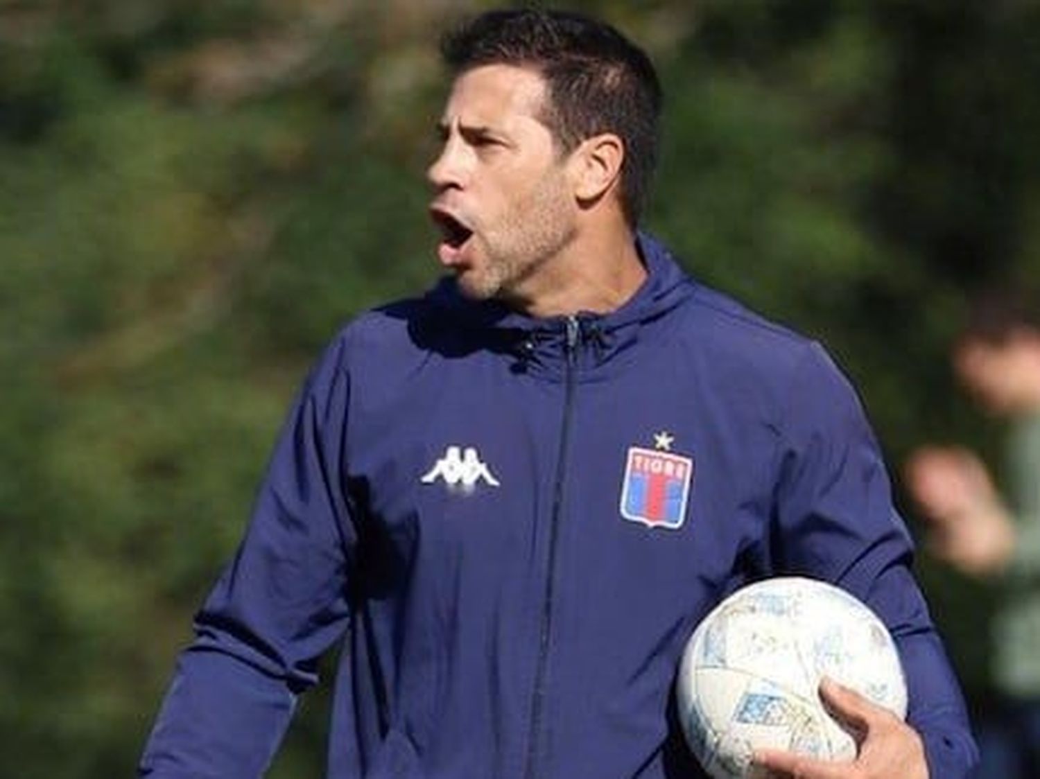 Domínguez llega a Vélez