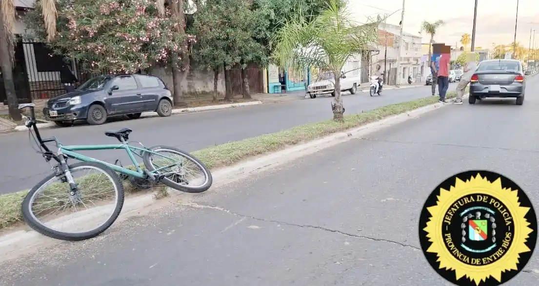 Choque entre un auto y una bicicleta