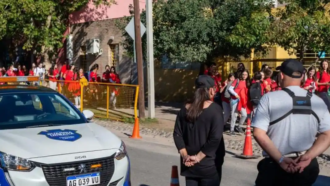 Córdoba implementa cobro por operativos ante amenazas escolares