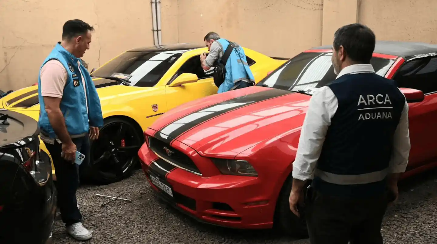 Secuestraron autos modelo Camaro y Mustang