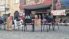 Estado de movilización en la Facultad de Arte: tomarán el edificio y pasarán la noche