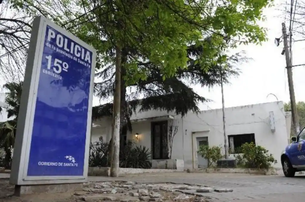 Rosario: un sujeto esposado intentó fugarse antes de ser encarcelado en la comisaría 15ª