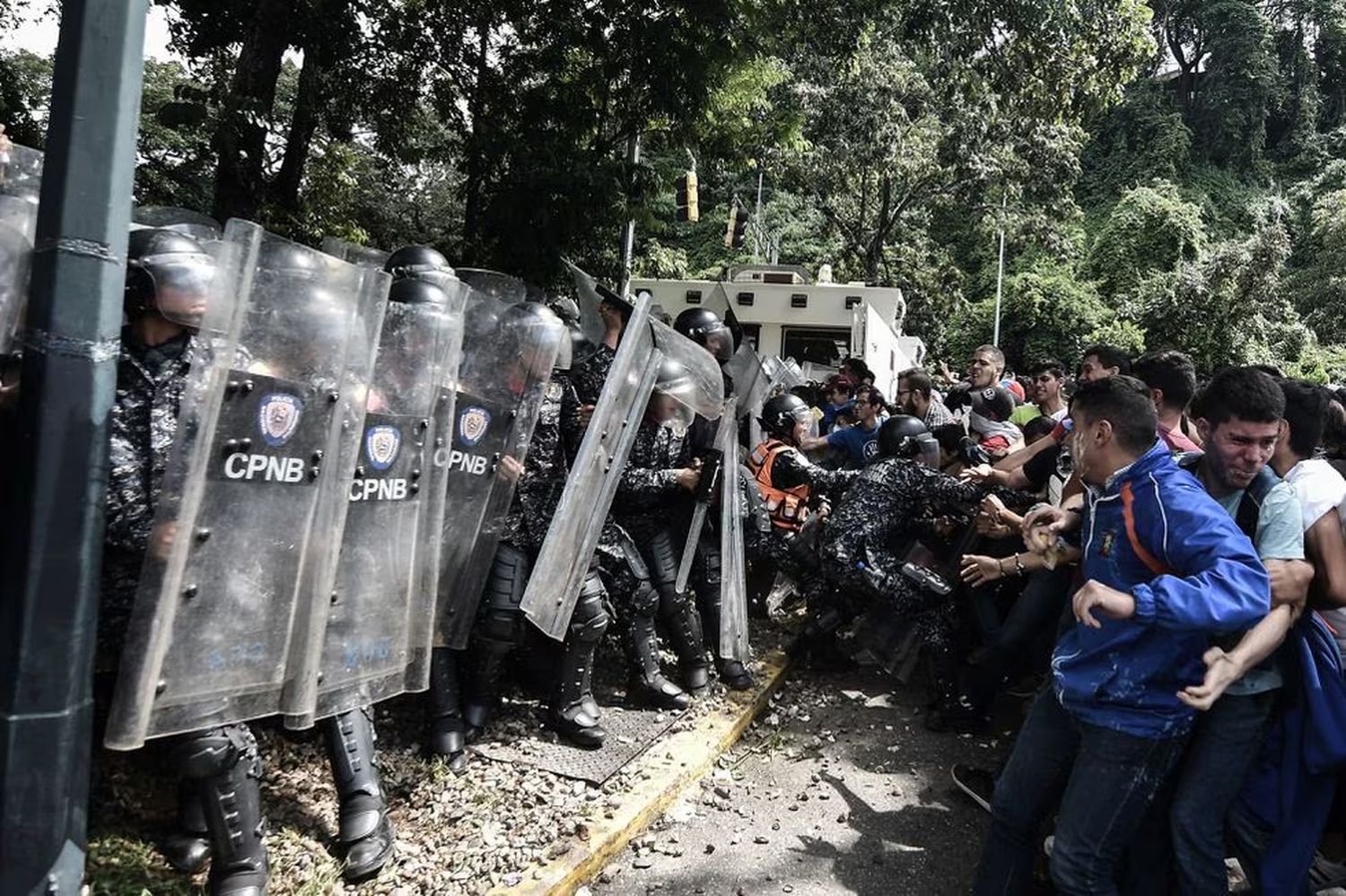 Denunciaron ante la Justicia argentina a las fuerzas de seguridad de Venezuela