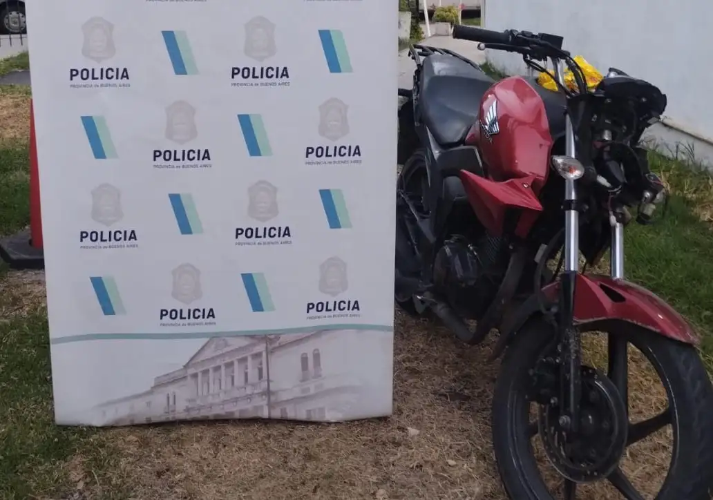 La moto en la que huía el joven era robada.