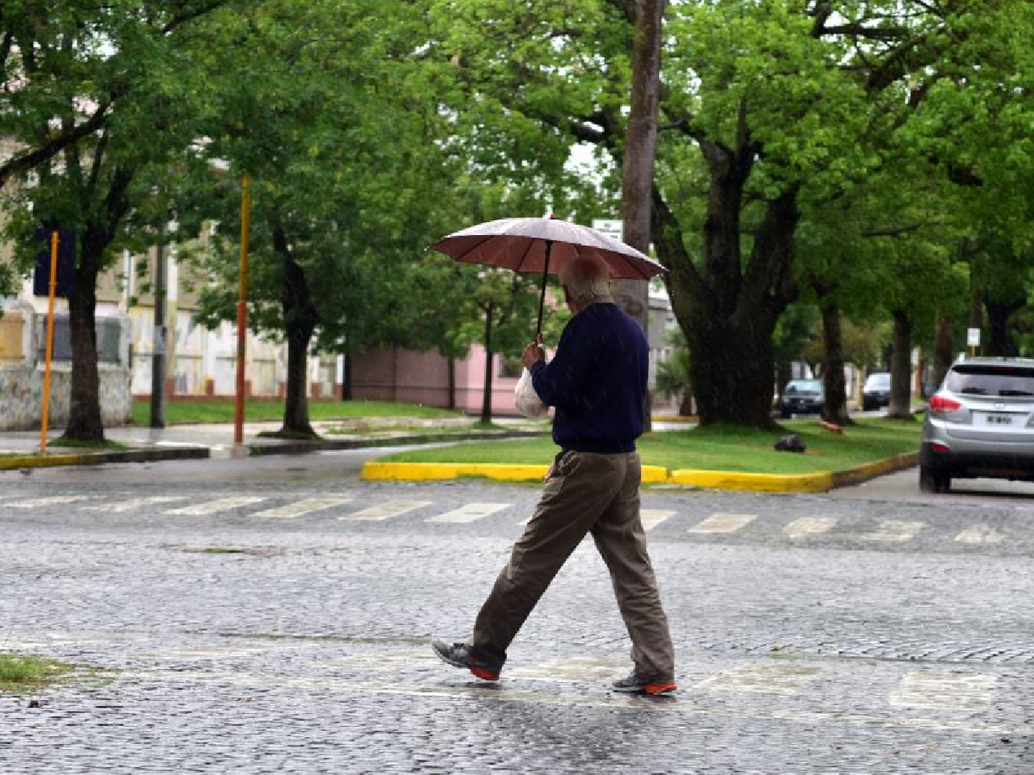 Lluvia y temperaturas otoñales: así estará el lunes en la ciudad