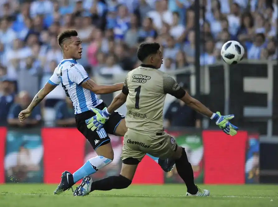 Racing sumó ante Lanús su tercer triunfo consecutivo