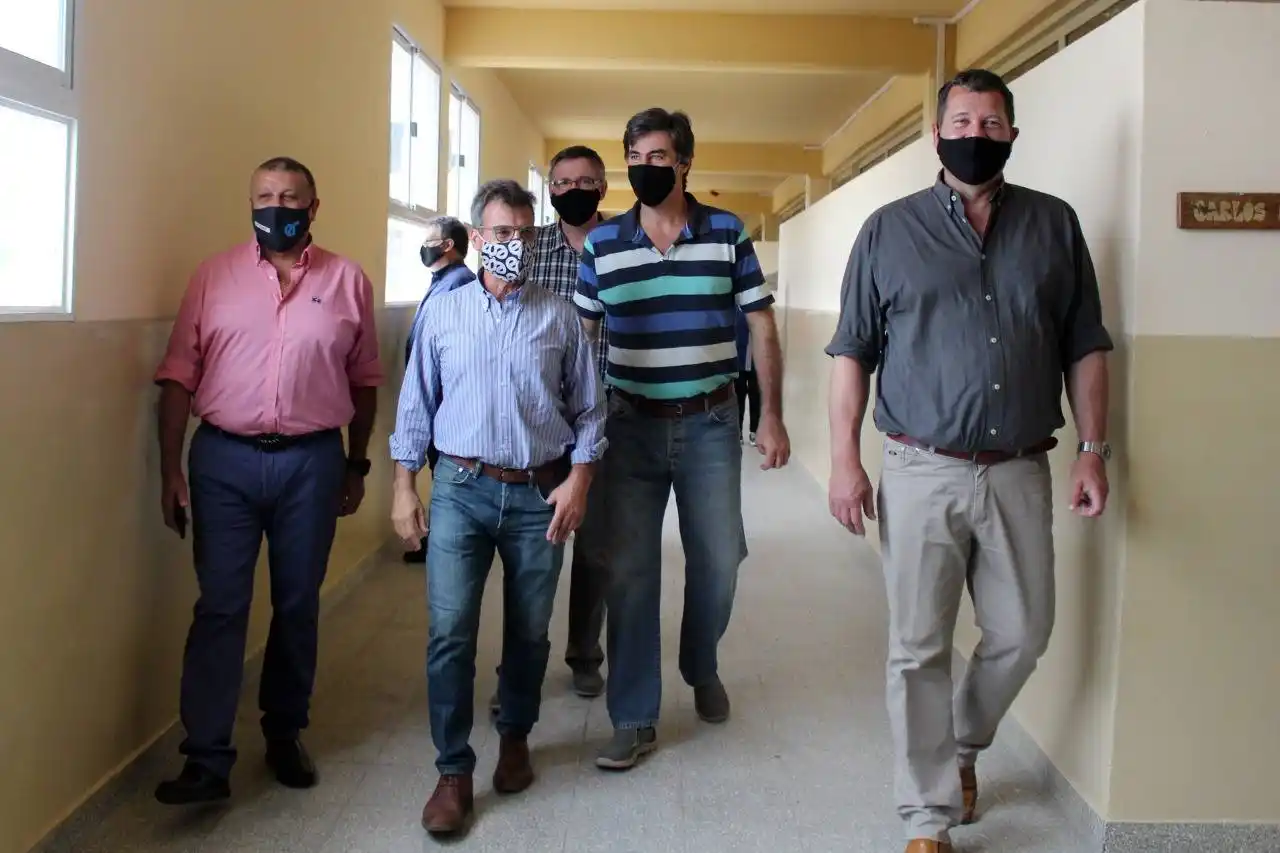 Recorren significativas obras de infraestructura escolar, urbana y saneamiento en la ciudad de Concordia