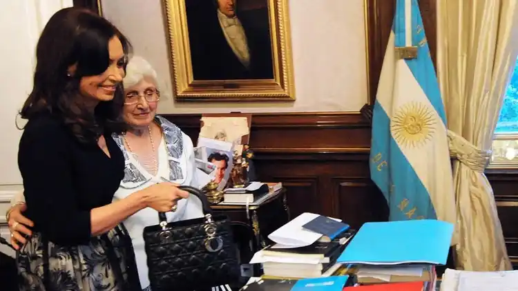 Murió la madre de Cristina