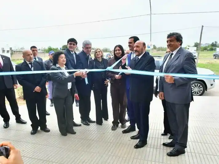 El Colorado: el gobernador inauguró dos 
importantes obras y entregó equipo médico